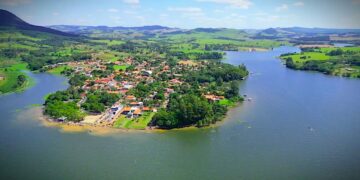 Prainha do Balneário Alemoa é um Paraíso no coração do Angra Doce